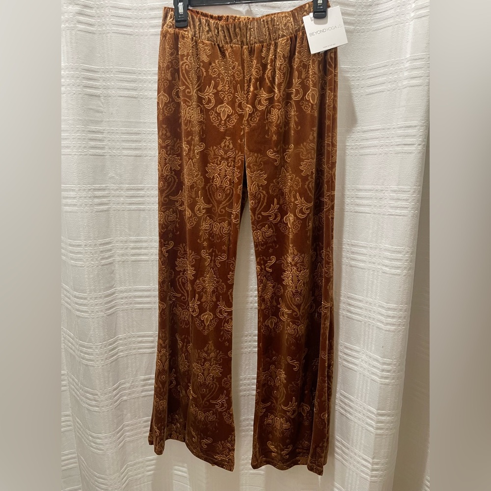 Beyond Yoga Velvet Gold flare leg Pants - Picture 5 of 13